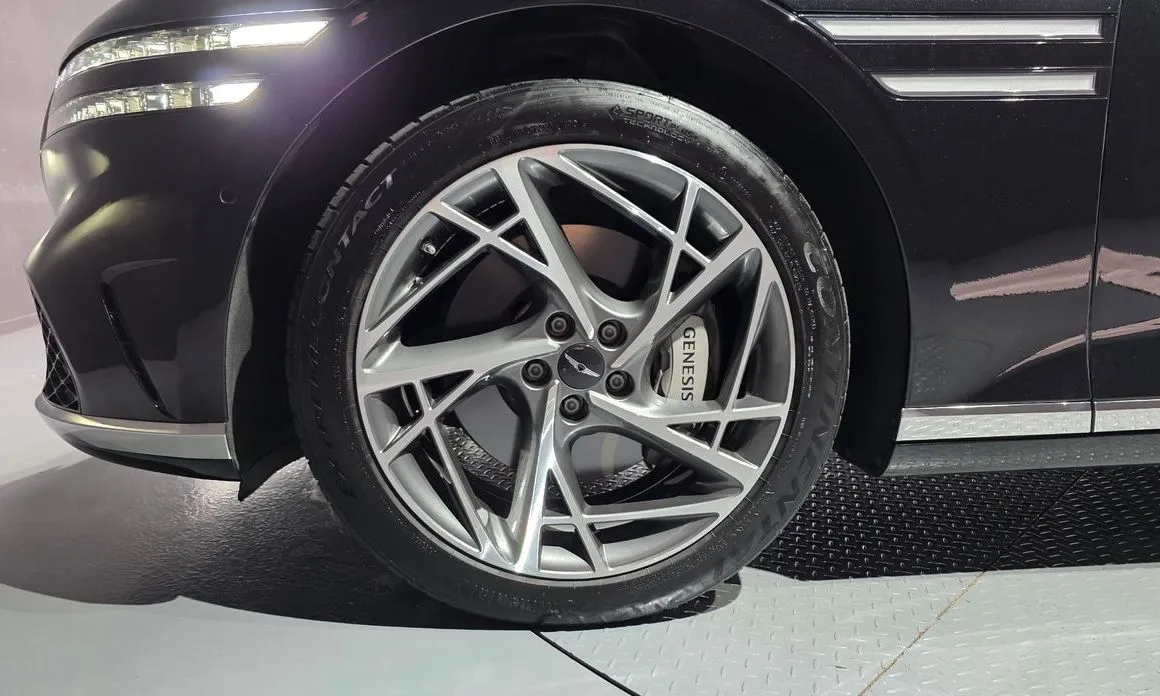 Genesis G90 — фото 10