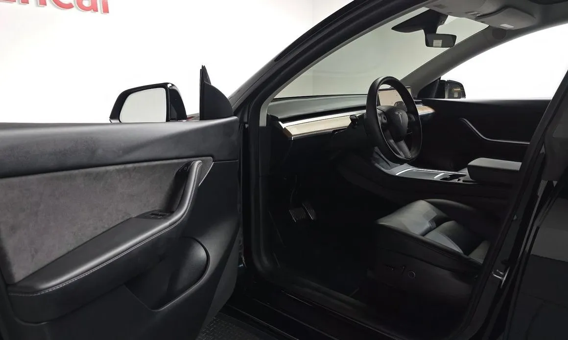 Tesla Model Y — фото 8