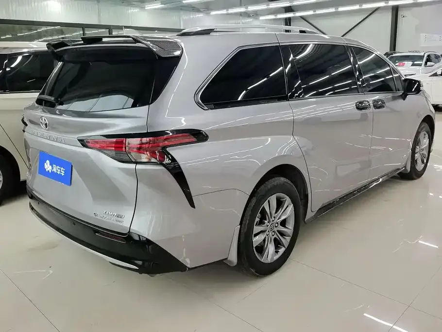 Toyota Sienna — фото 4