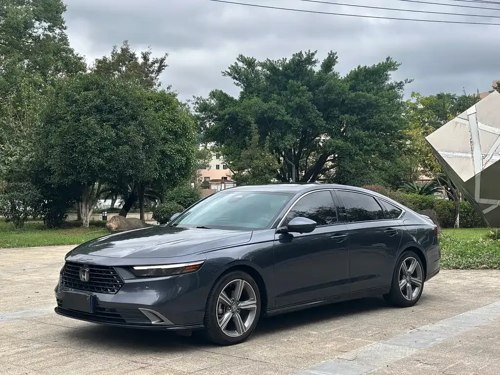 Honda Accord — фото 1
