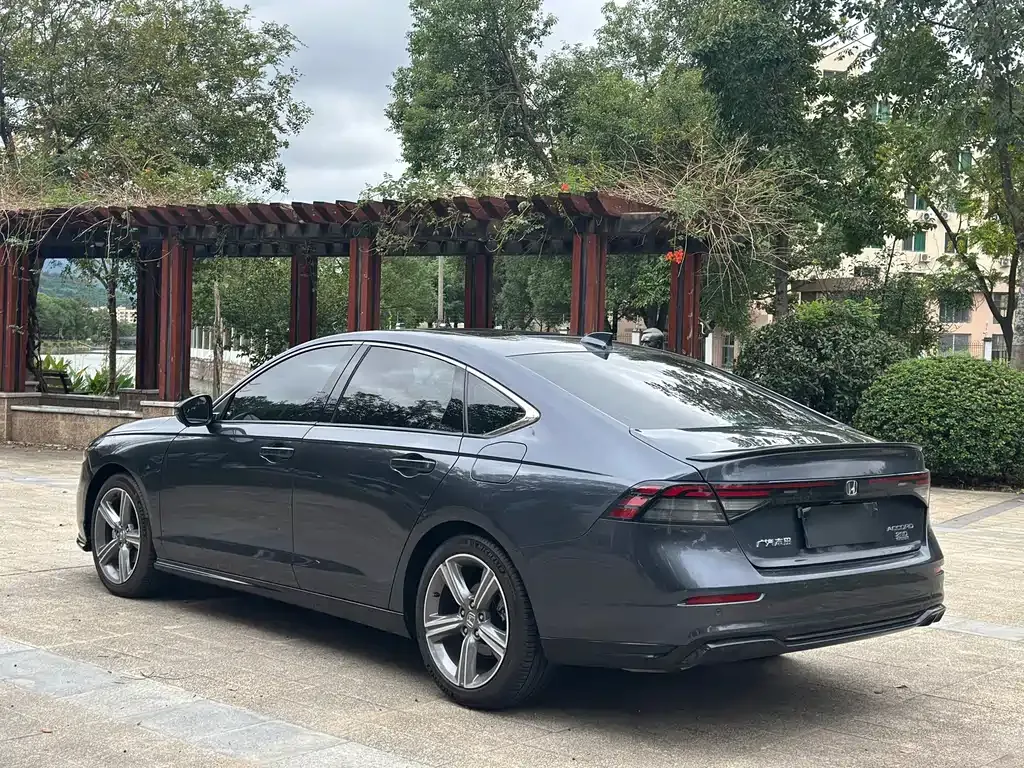 Honda Accord — фото 9