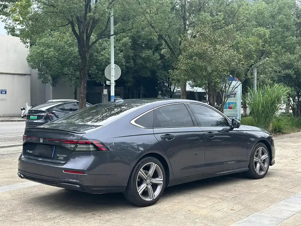 Honda Accord — фото 8
