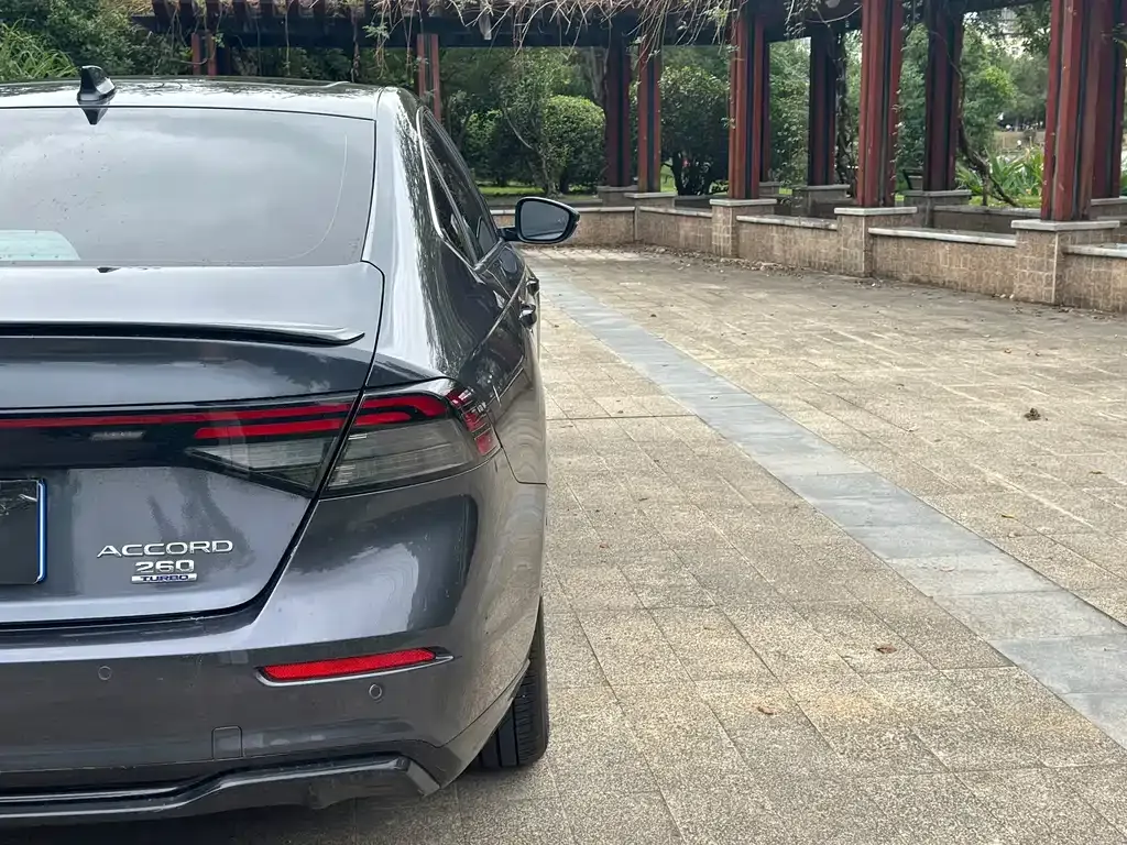 Honda Accord — фото 10