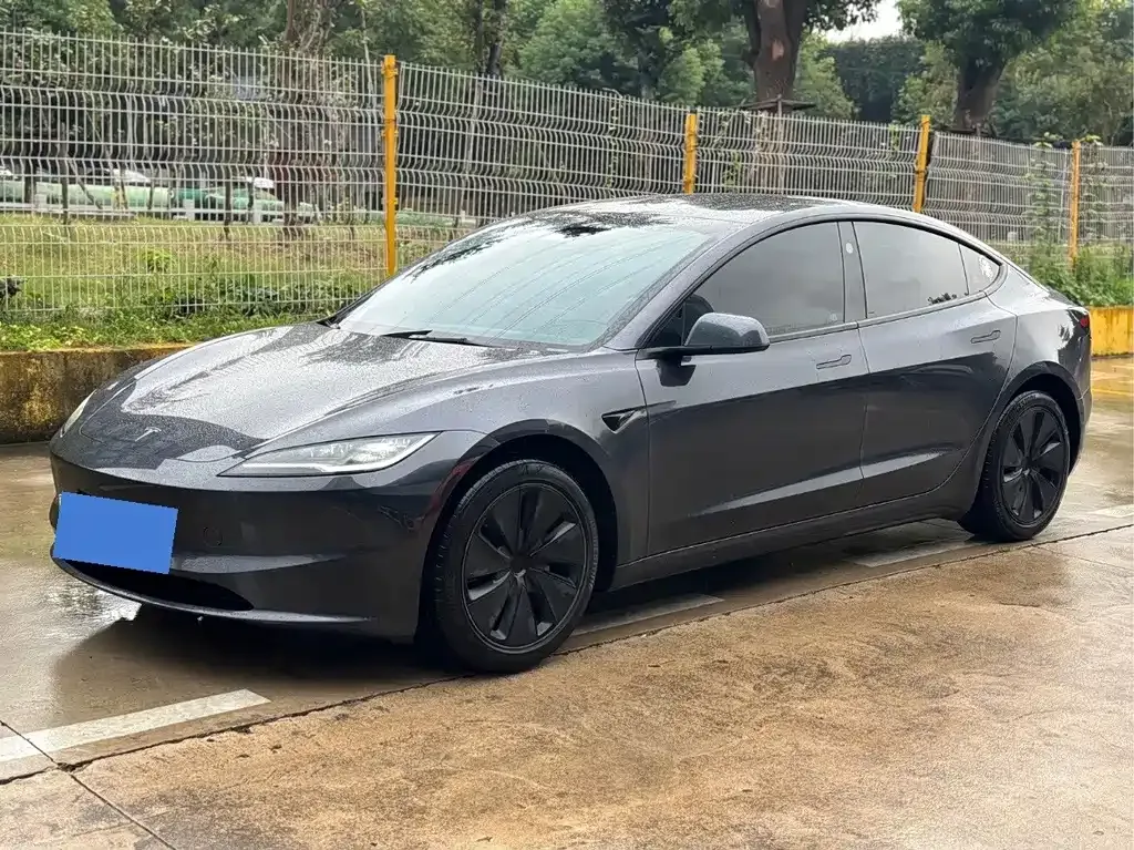 Tesla Model 3 — фото 1