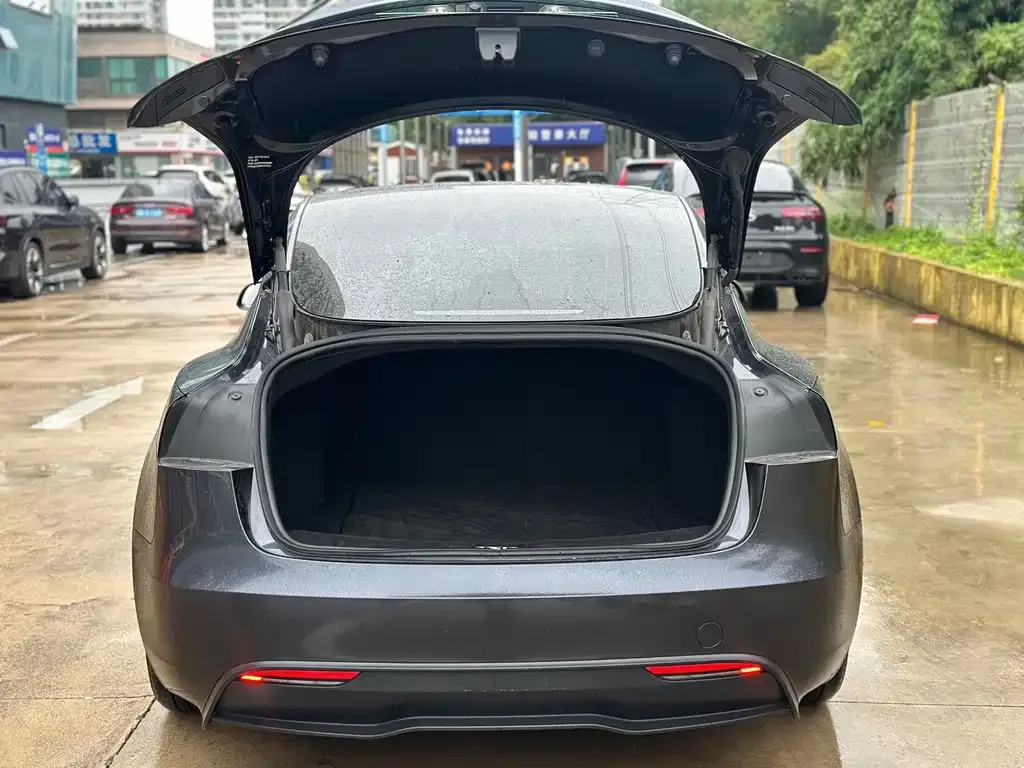 Tesla Model 3 — фото 9