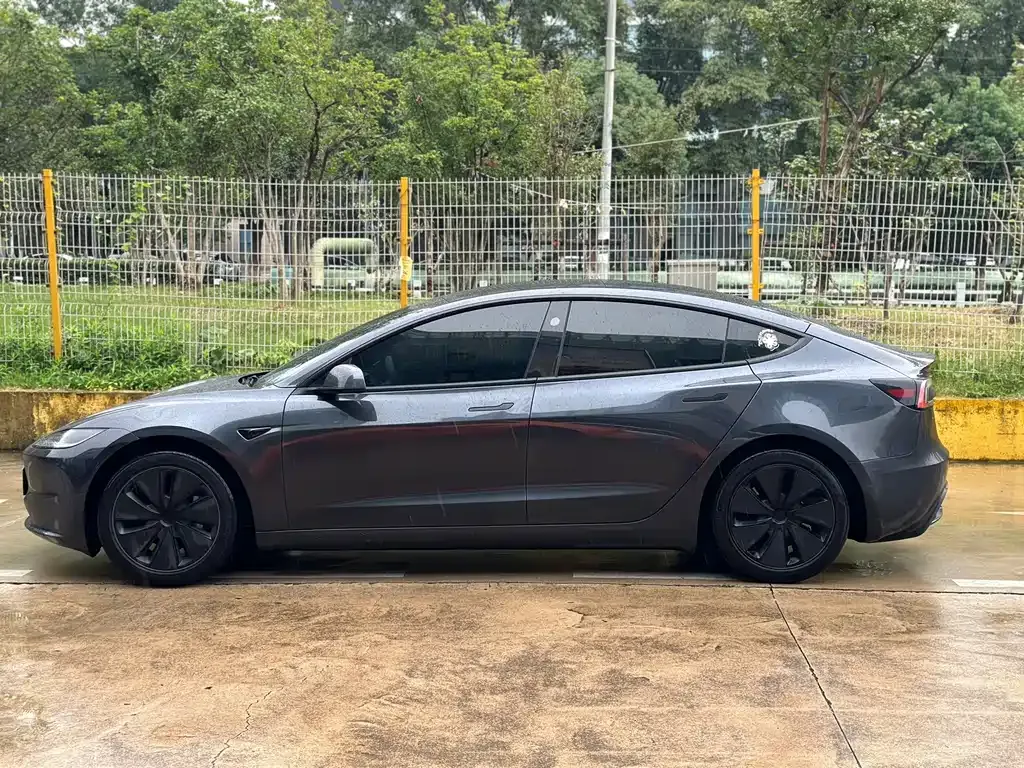 Tesla Model 3 — фото 10