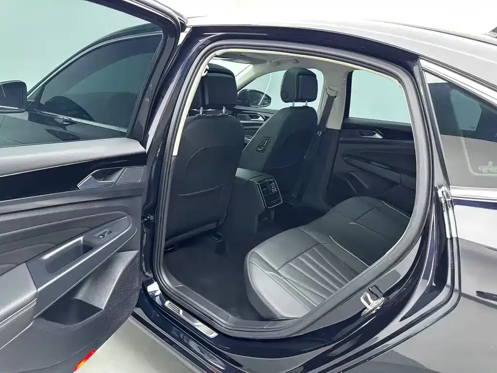 Volkswagen Passat — фото 7