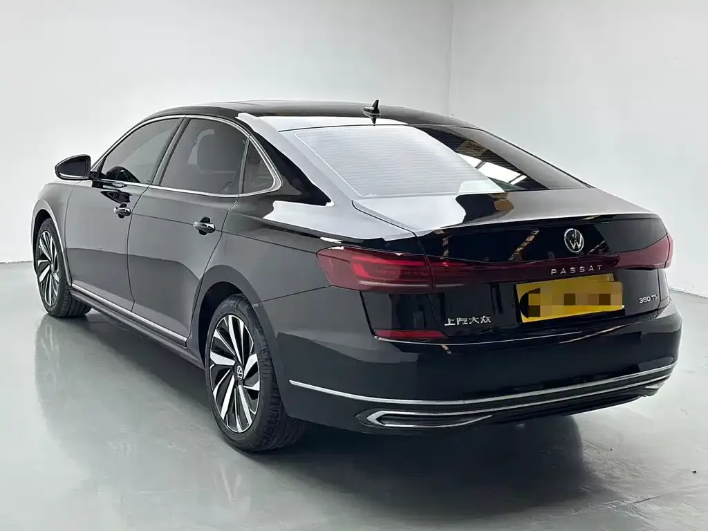Volkswagen Passat — фото 6