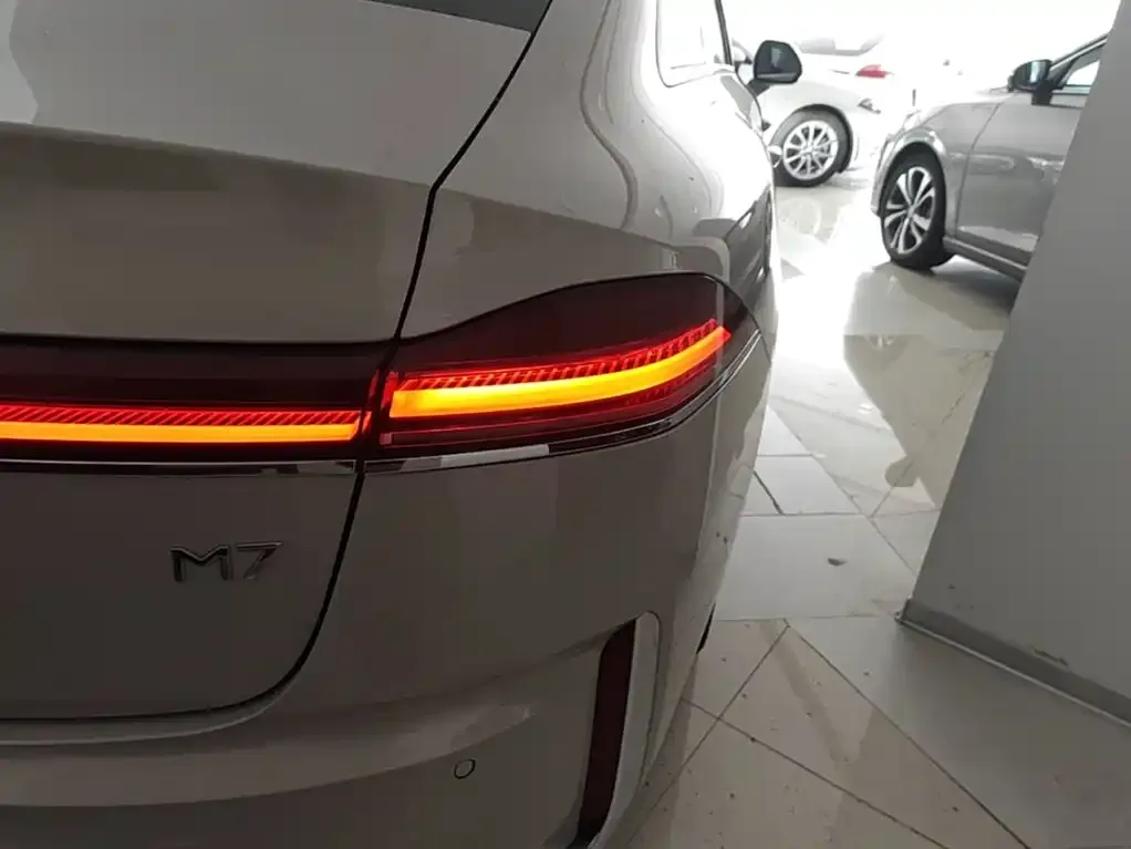 Roewe M7 DMH — фото 1