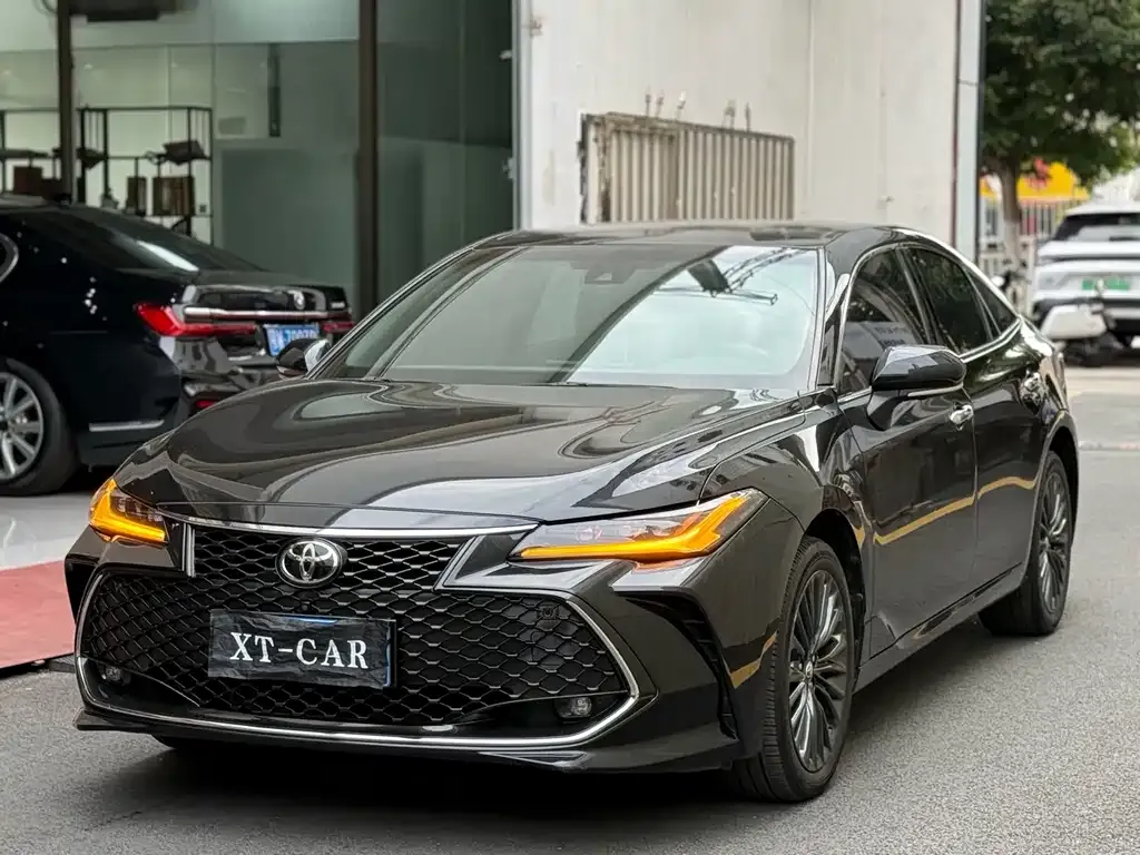 Toyota Avalon — фото 1