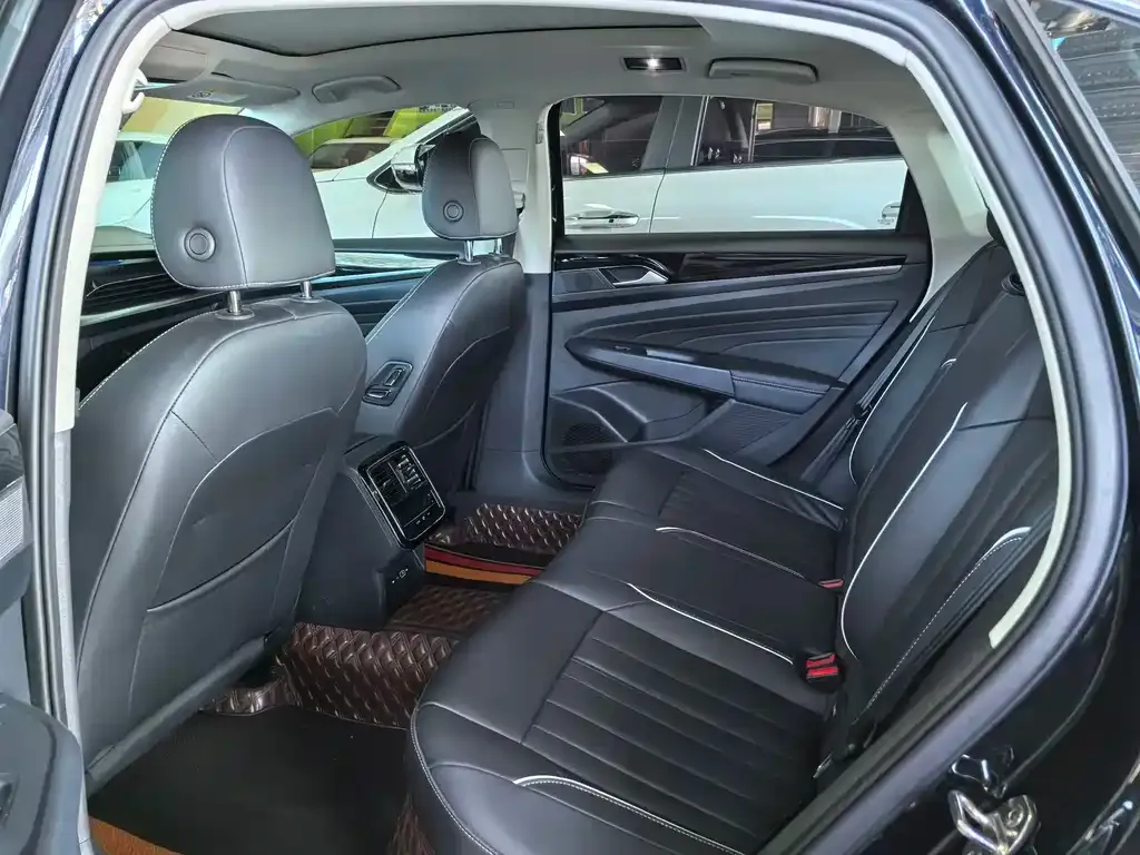 Volkswagen Passat — фото 5