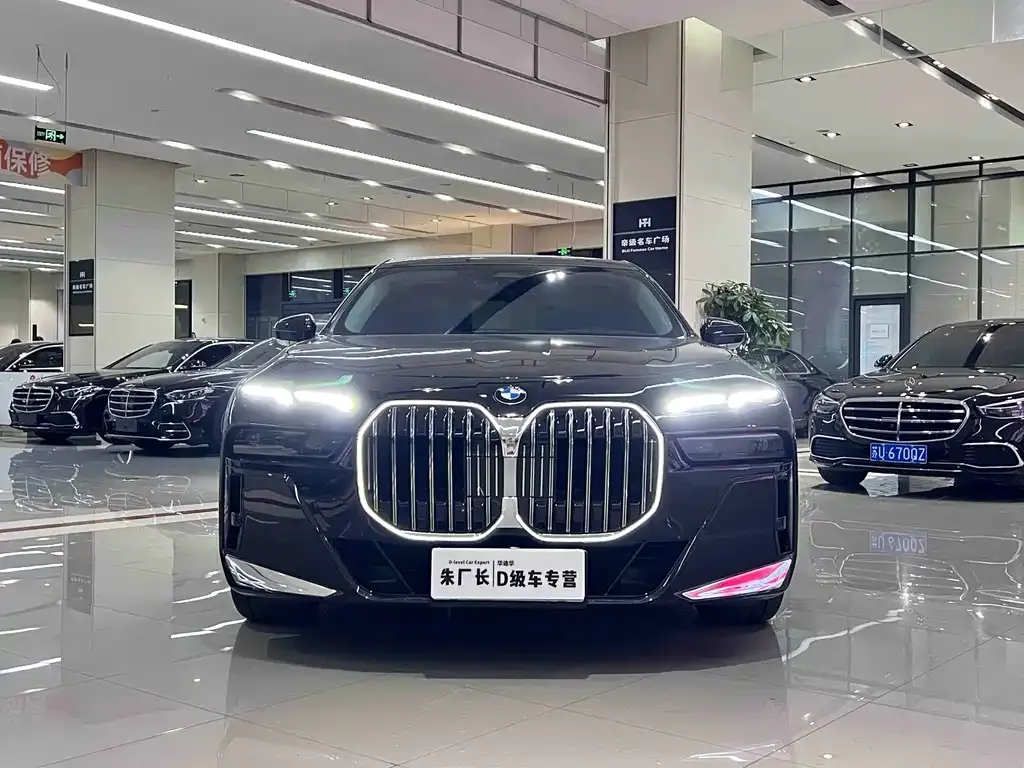 BMW 7 Series — фото 10
