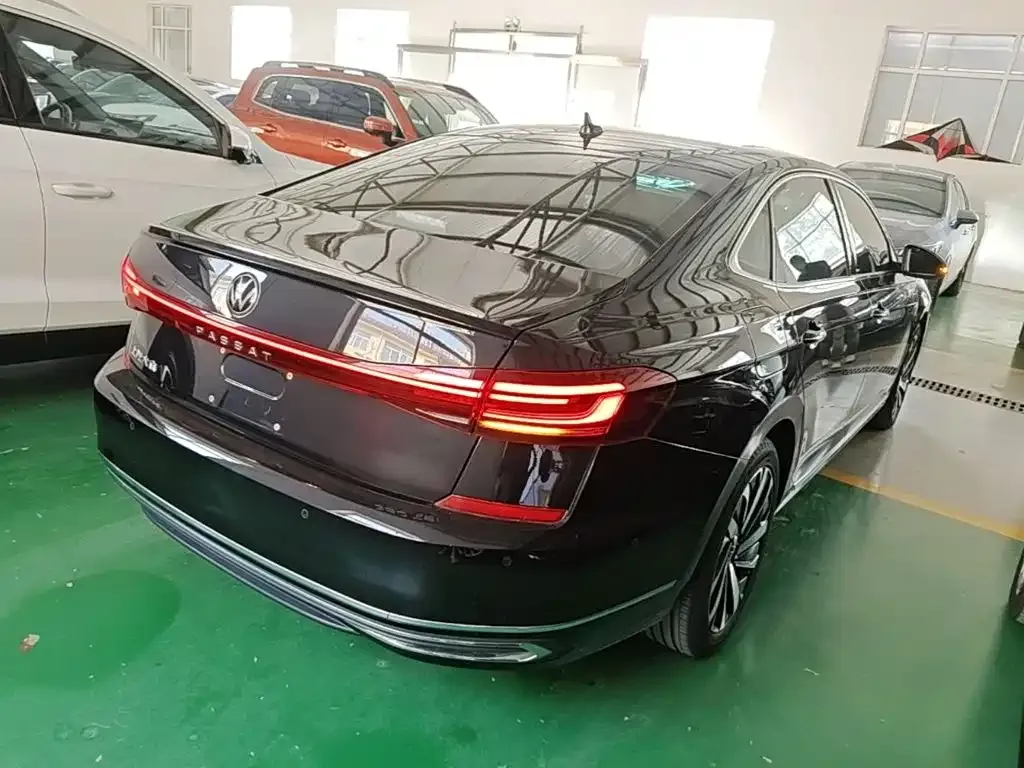 Volkswagen Passat — фото 8