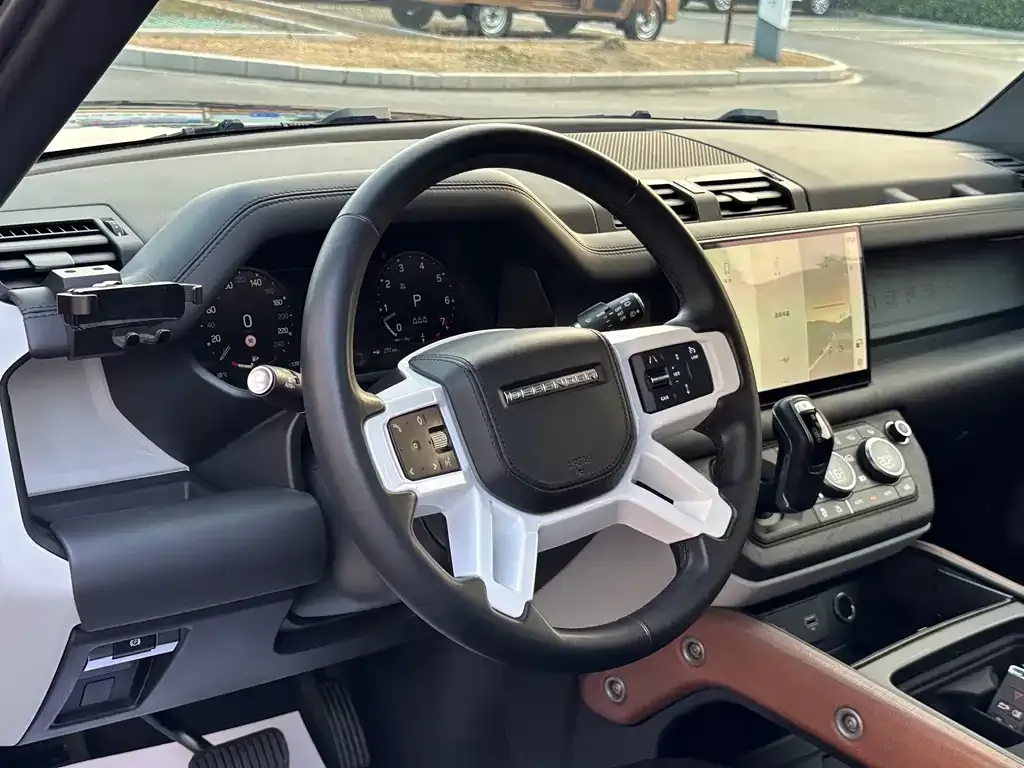 Land Rover Defender — фото 10