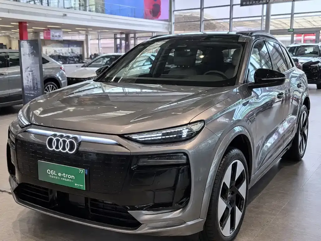 Audi Q6L e-tron — фото 1