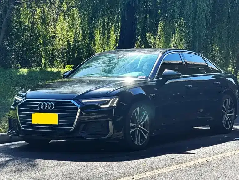 Audi A6L — фото 1