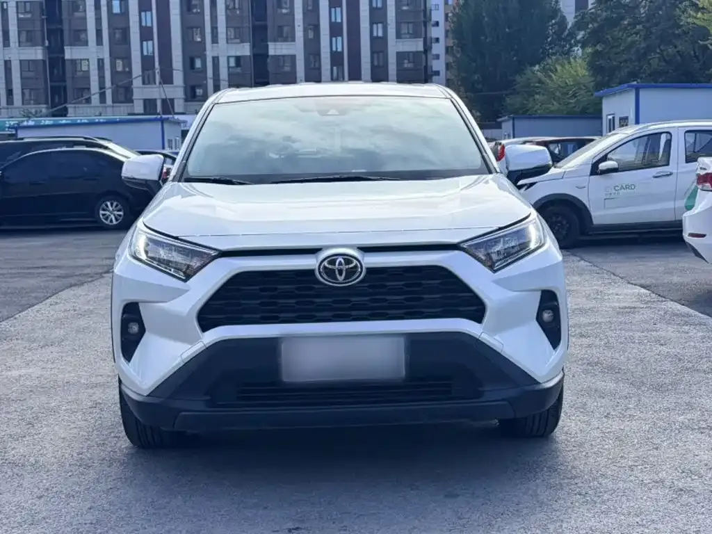 Toyota RAV4 — фото 7