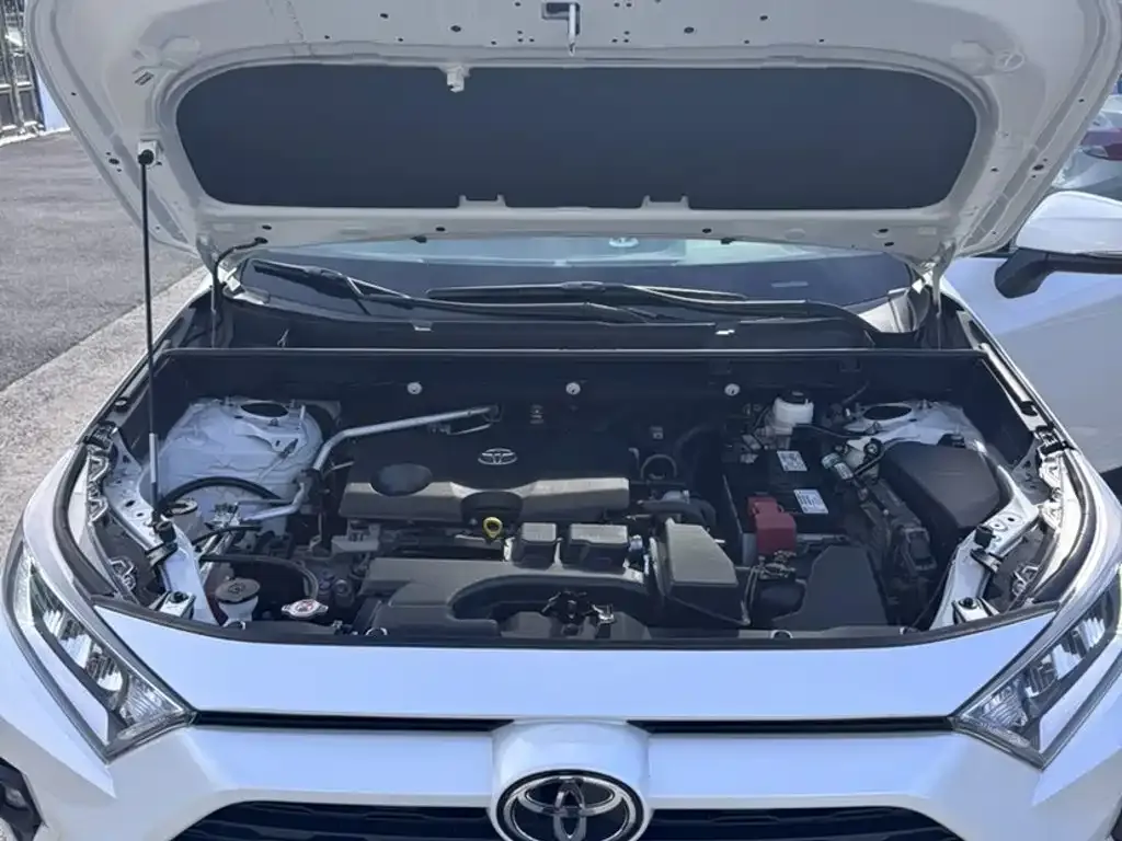 Toyota RAV4 — фото 8