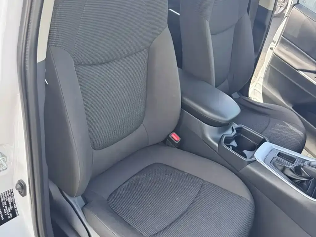 Toyota RAV4 — фото 10