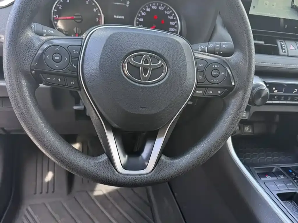 Toyota RAV4 — фото 9
