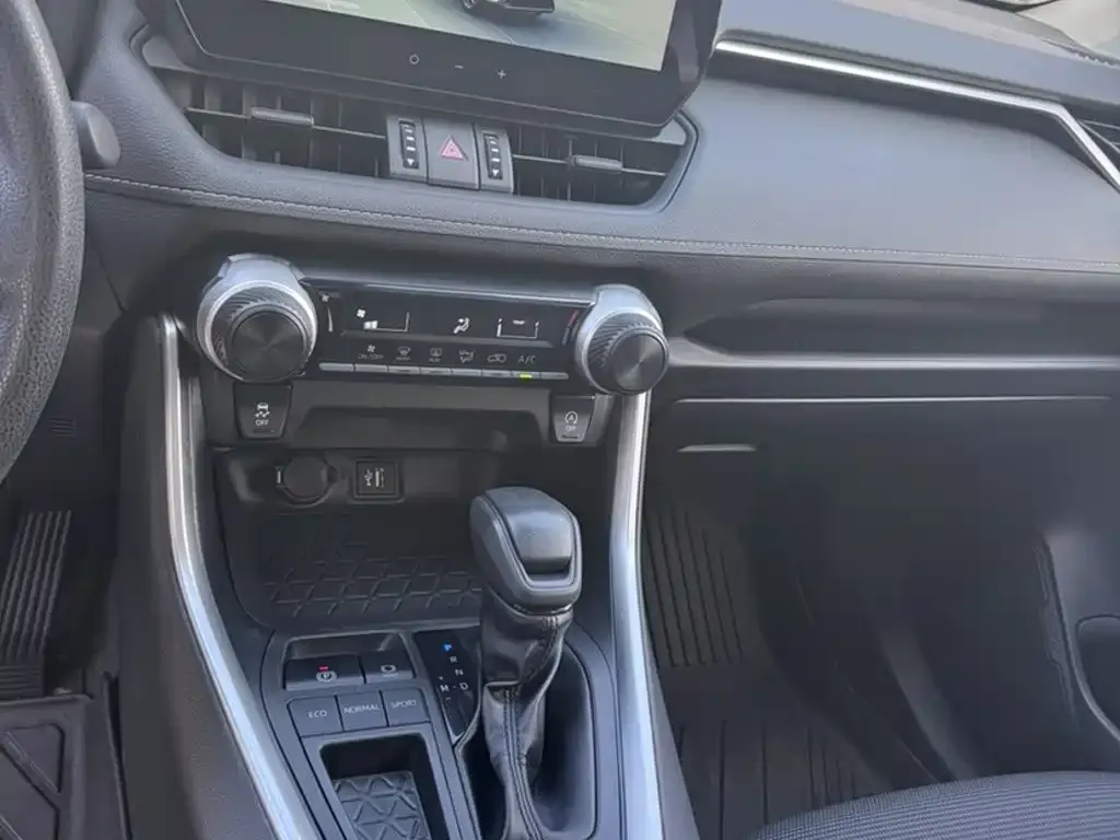 Toyota RAV4 — фото 2