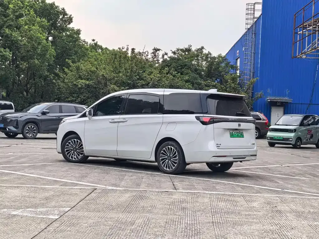 Buick GL8 Hybrid — фото 6
