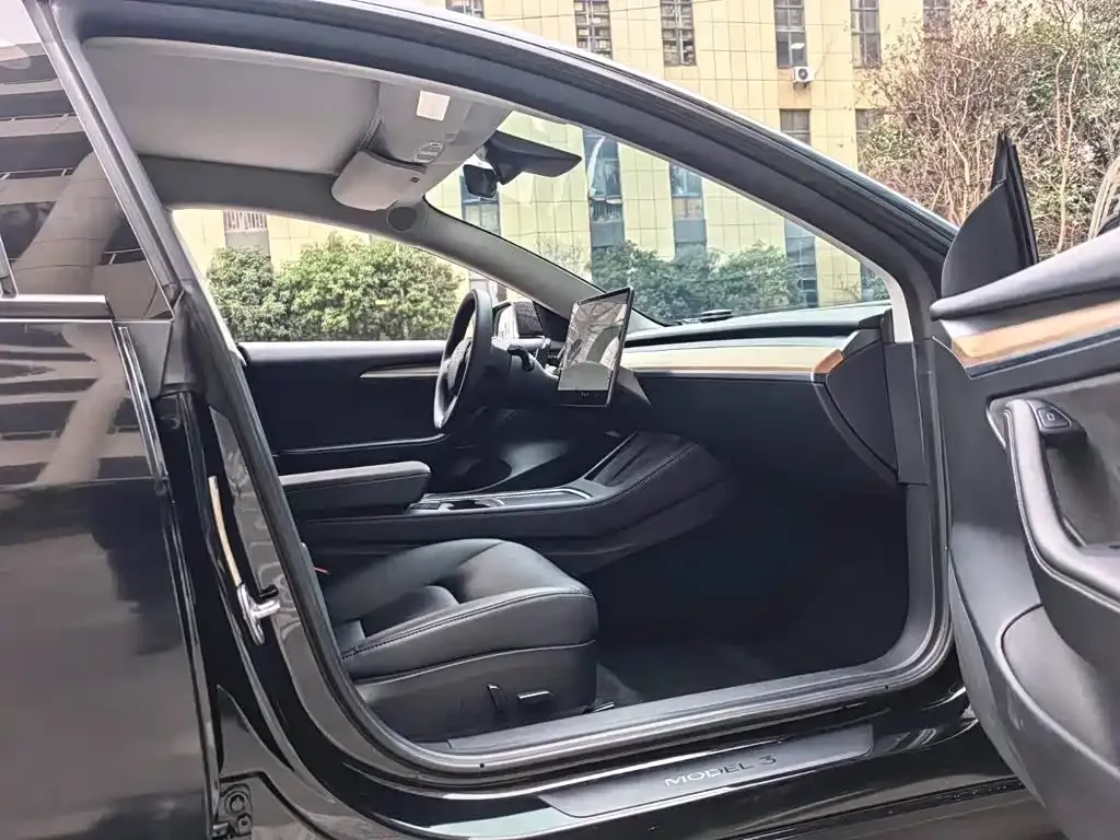 Tesla Model 3 — фото 8