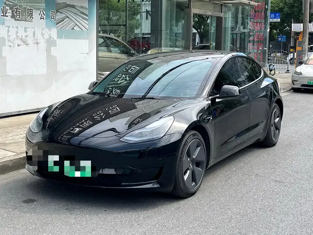 Tesla Model 3 — фото 1