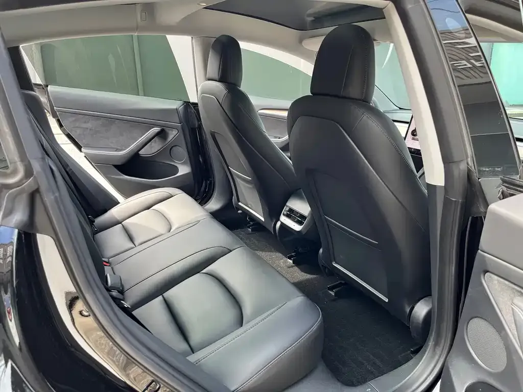 Tesla Model 3 — фото 3