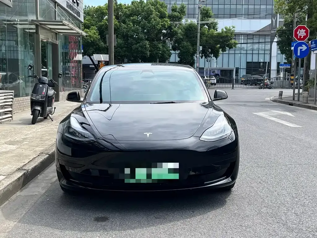 Tesla Model 3 — фото 9