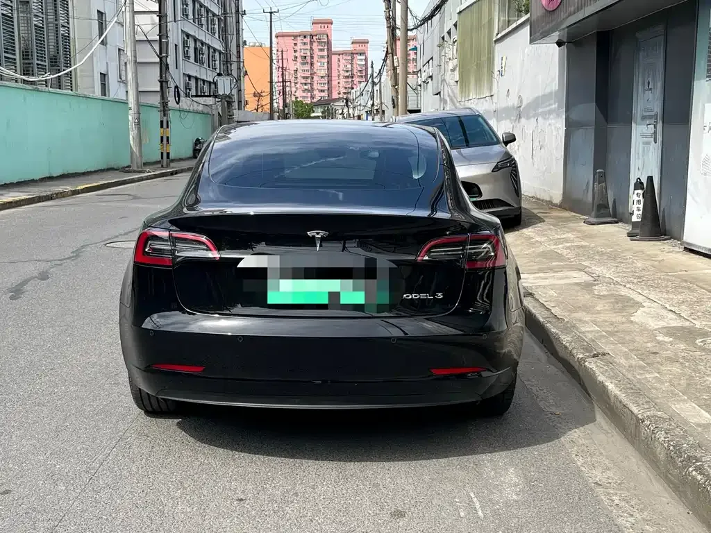 Tesla Model 3 — фото 4