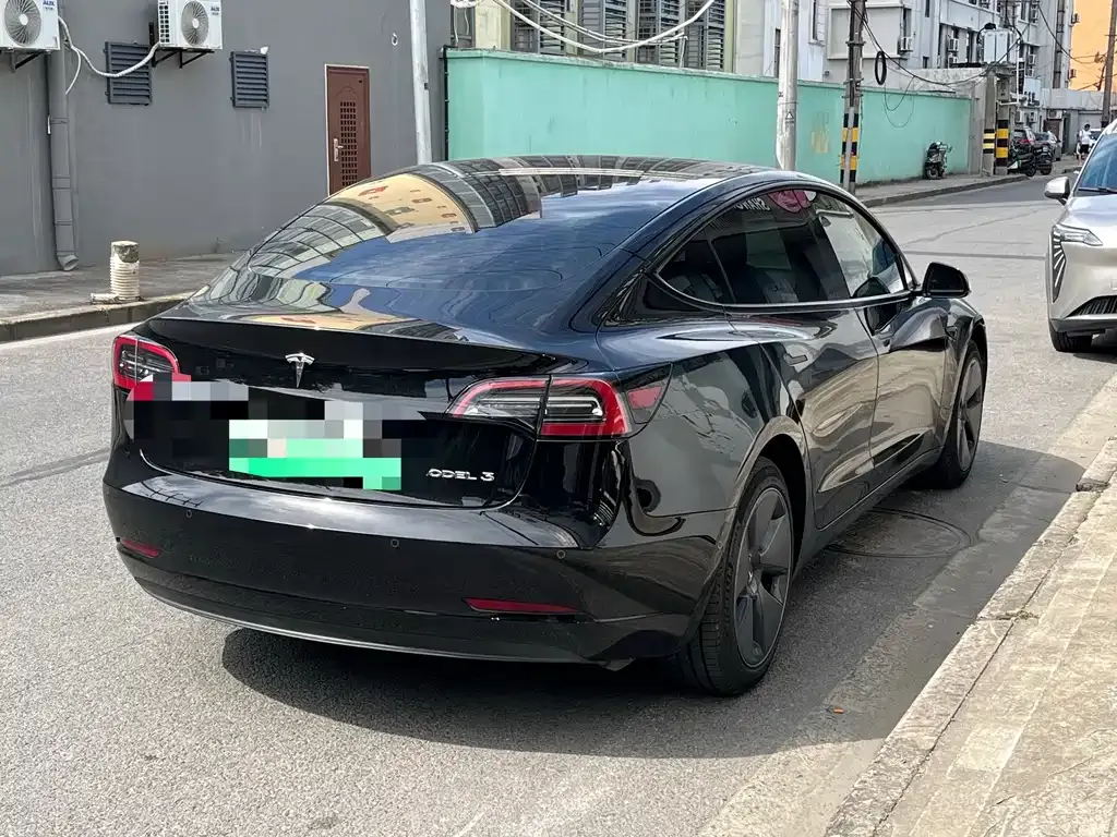 Tesla Model 3 — фото 5