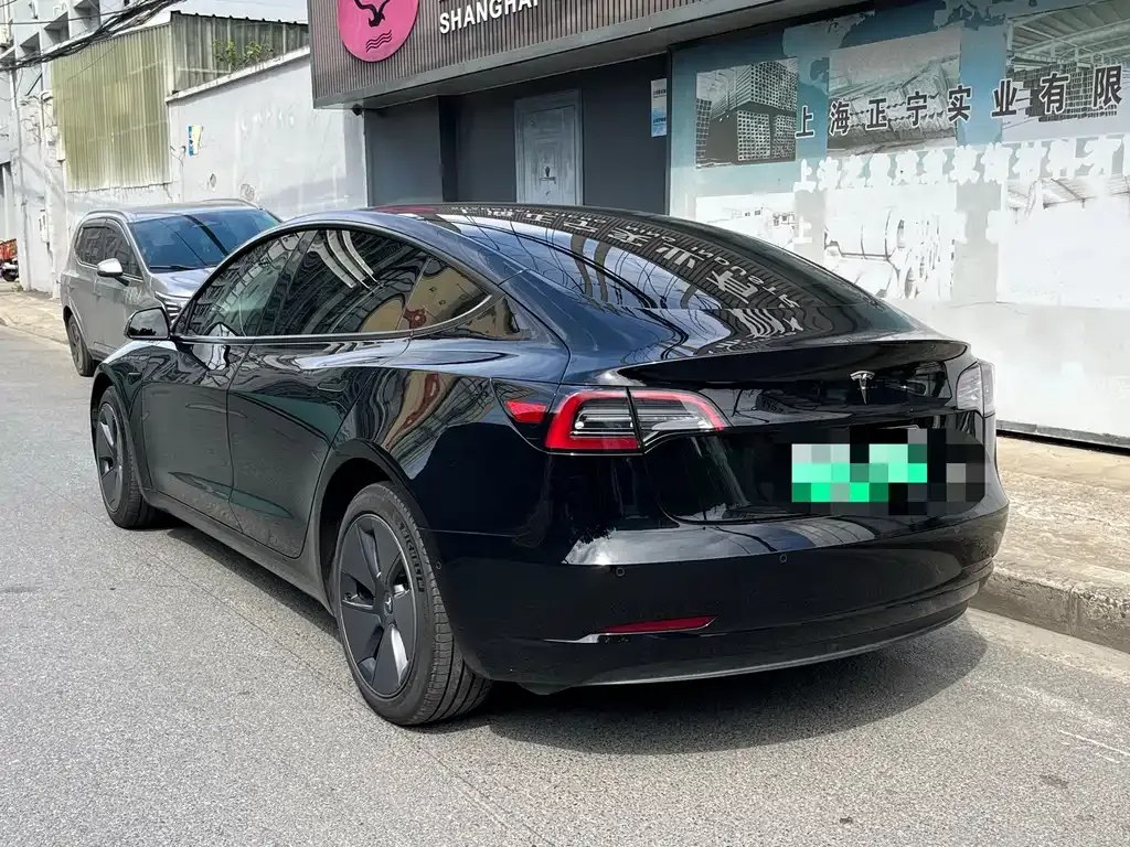 Tesla Model 3 — фото 10