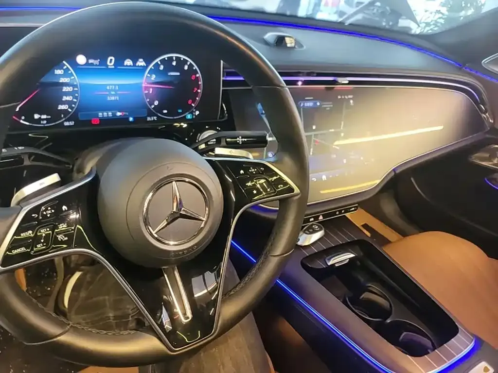 Mercedes-Benz E-Class — фото 10