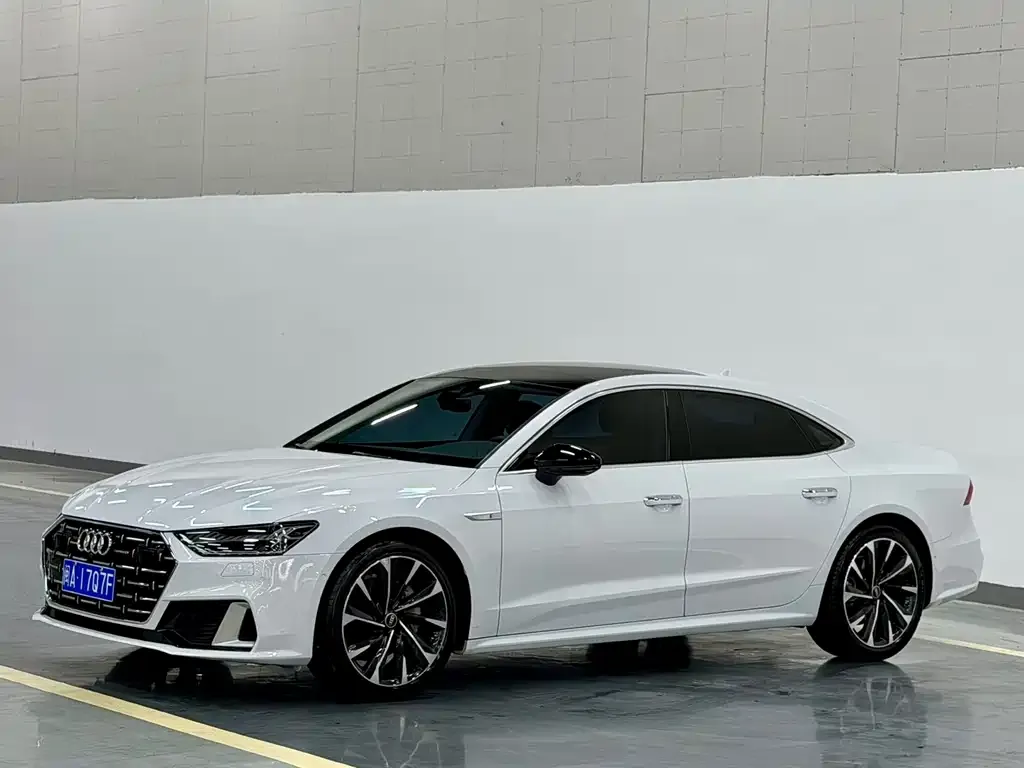 Audi A7L — фото 1