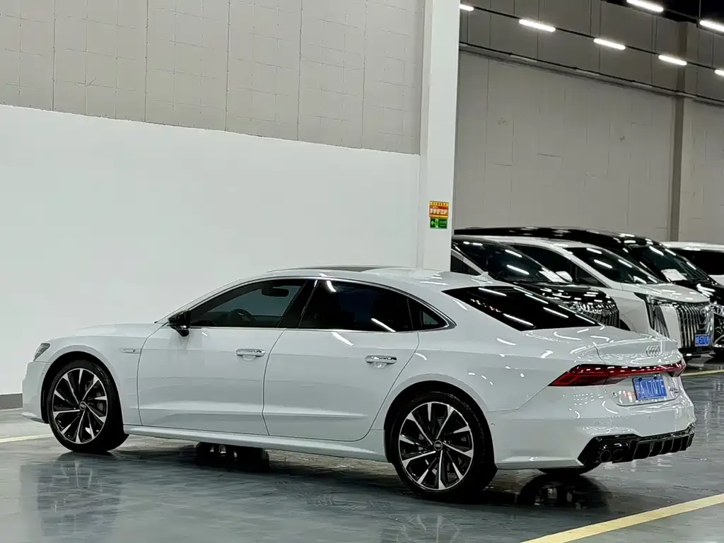 Audi A7L — фото 7