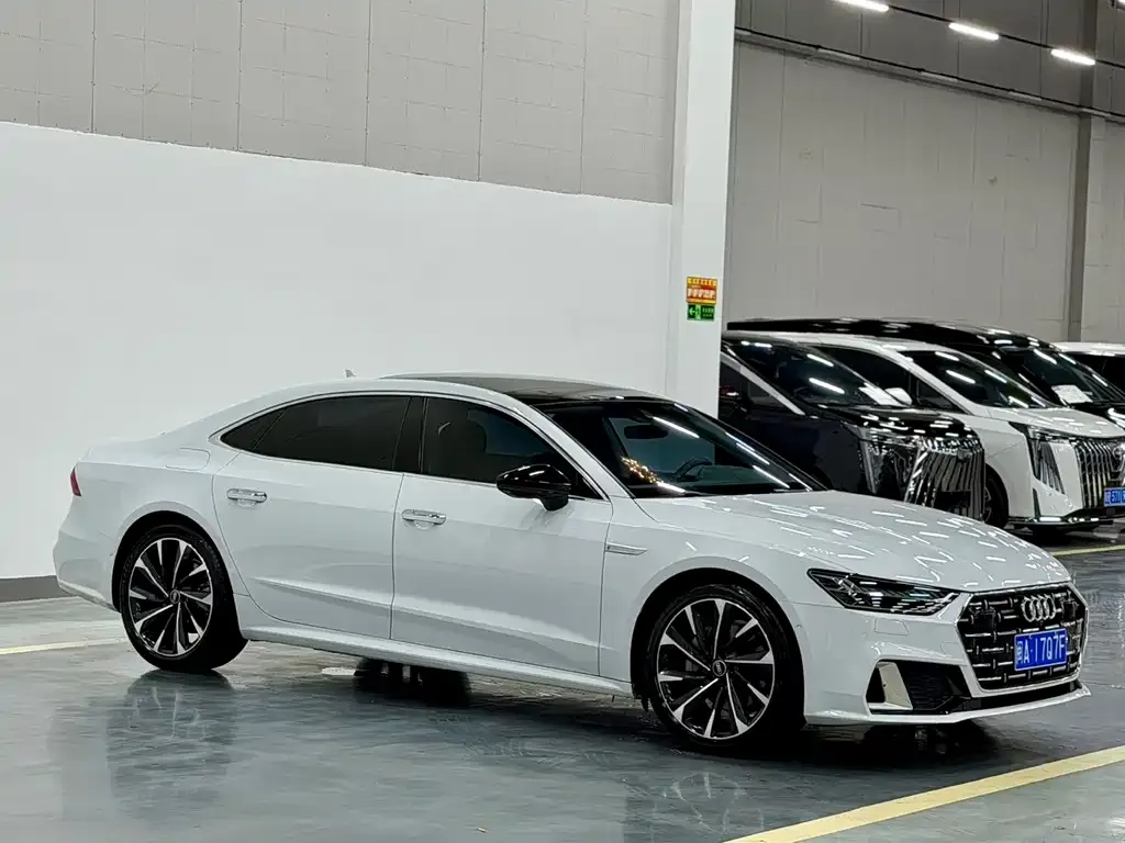 Audi A7L — фото 8