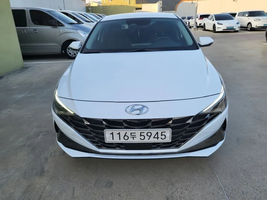 Hyundai AVANTE — фото 1
