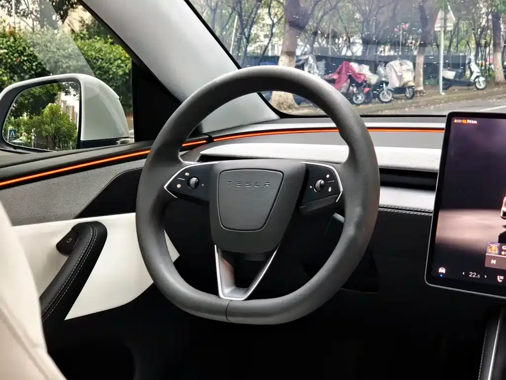 Tesla Model Y — фото 7