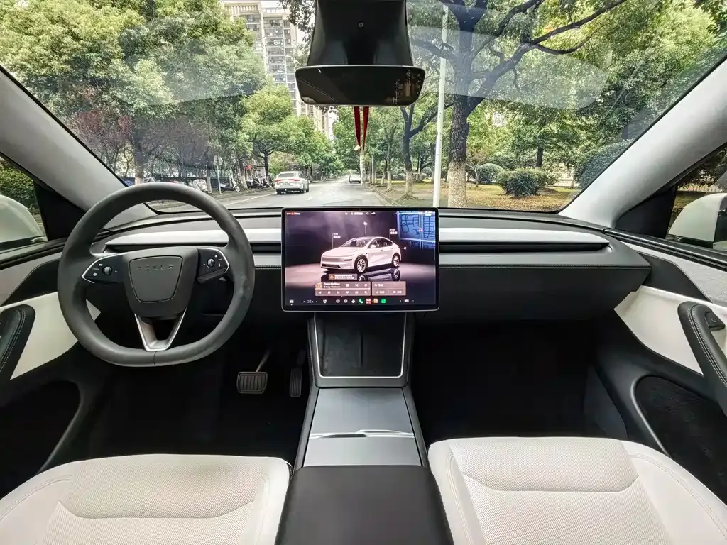 Tesla Model Y — фото 5