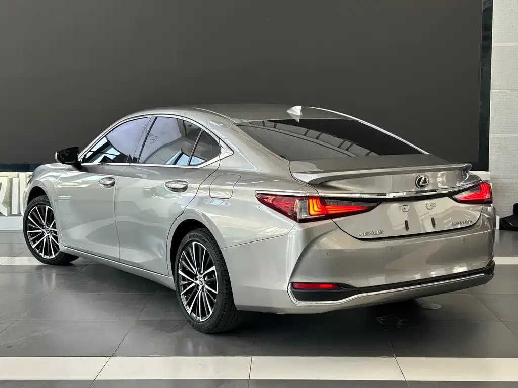 Lexus ES — фото 6