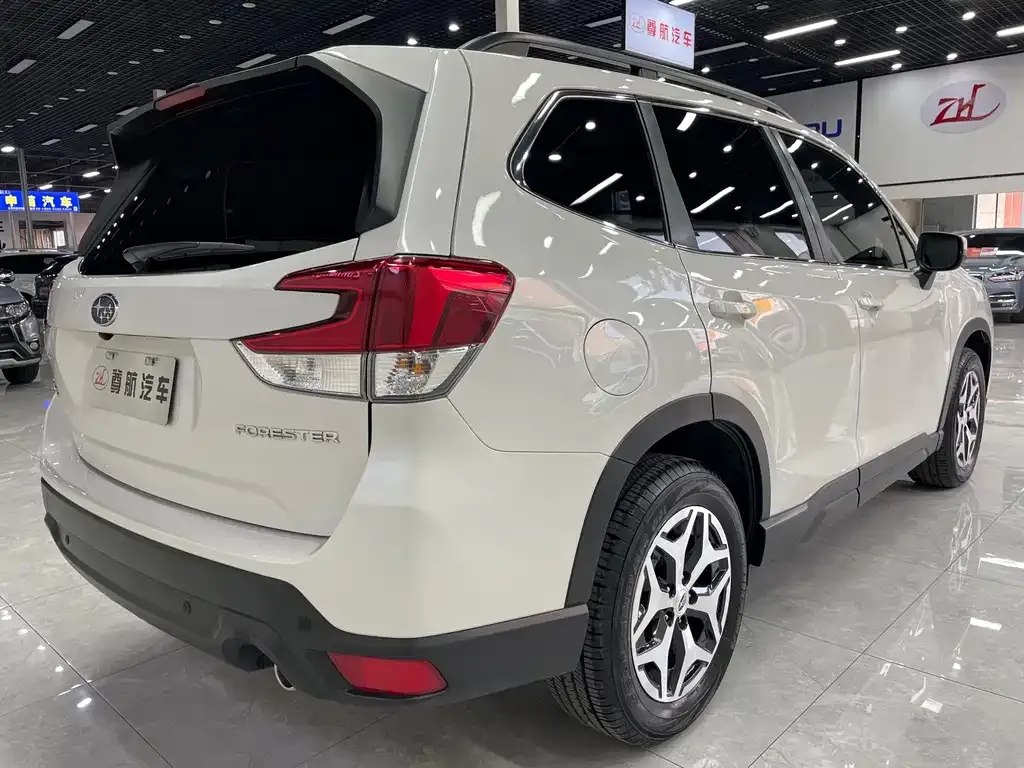 Subaru Forester — фото 7
