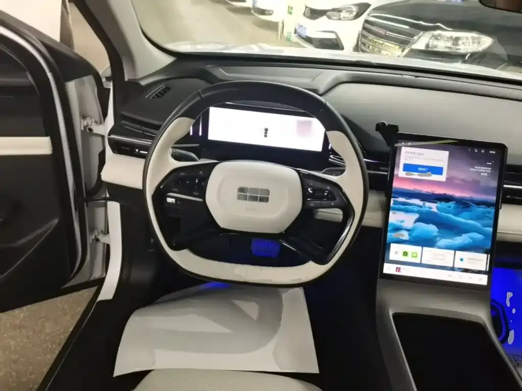 Geely Galaxy L6 — фото 1