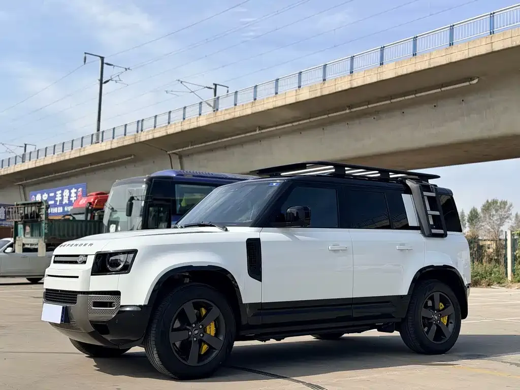 Land Rover Defender — фото 1