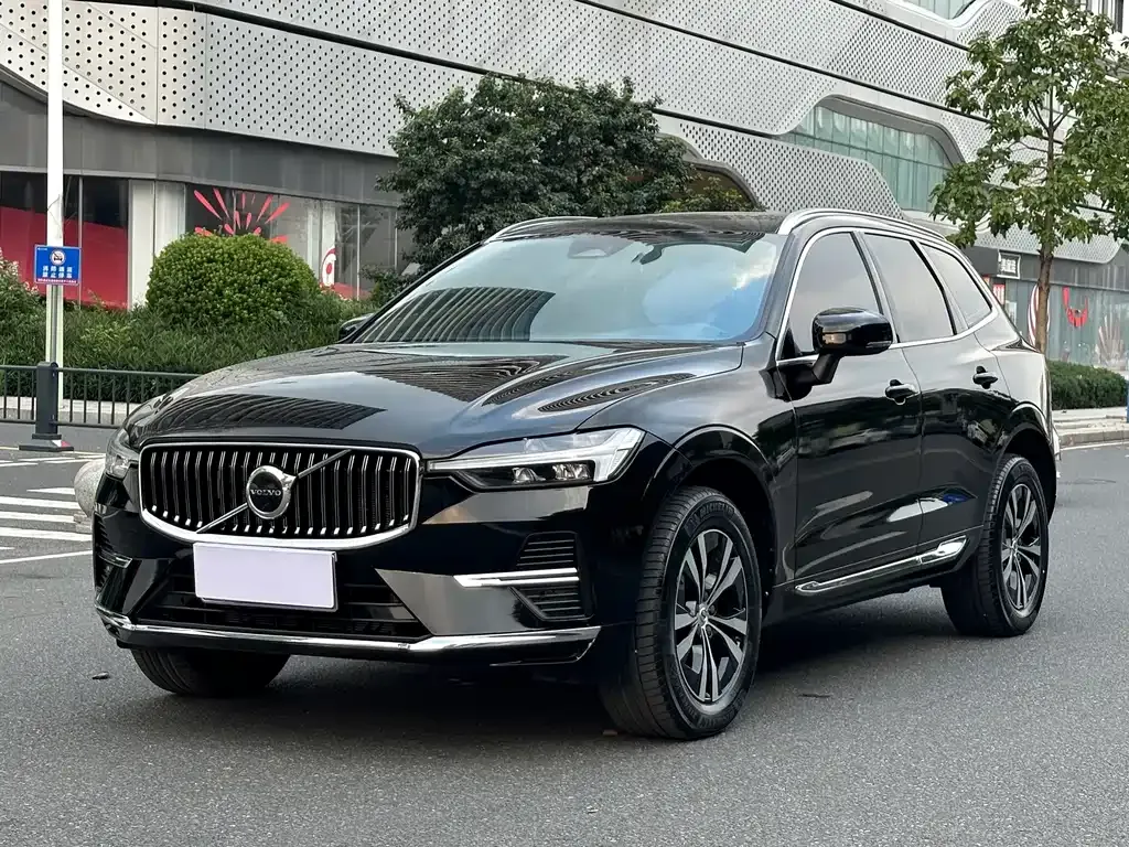 Volvo XC60 — фото 1