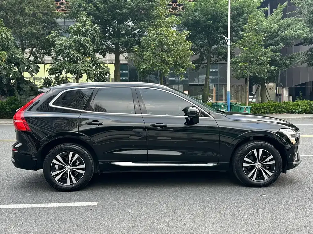 Volvo XC60 — фото 10