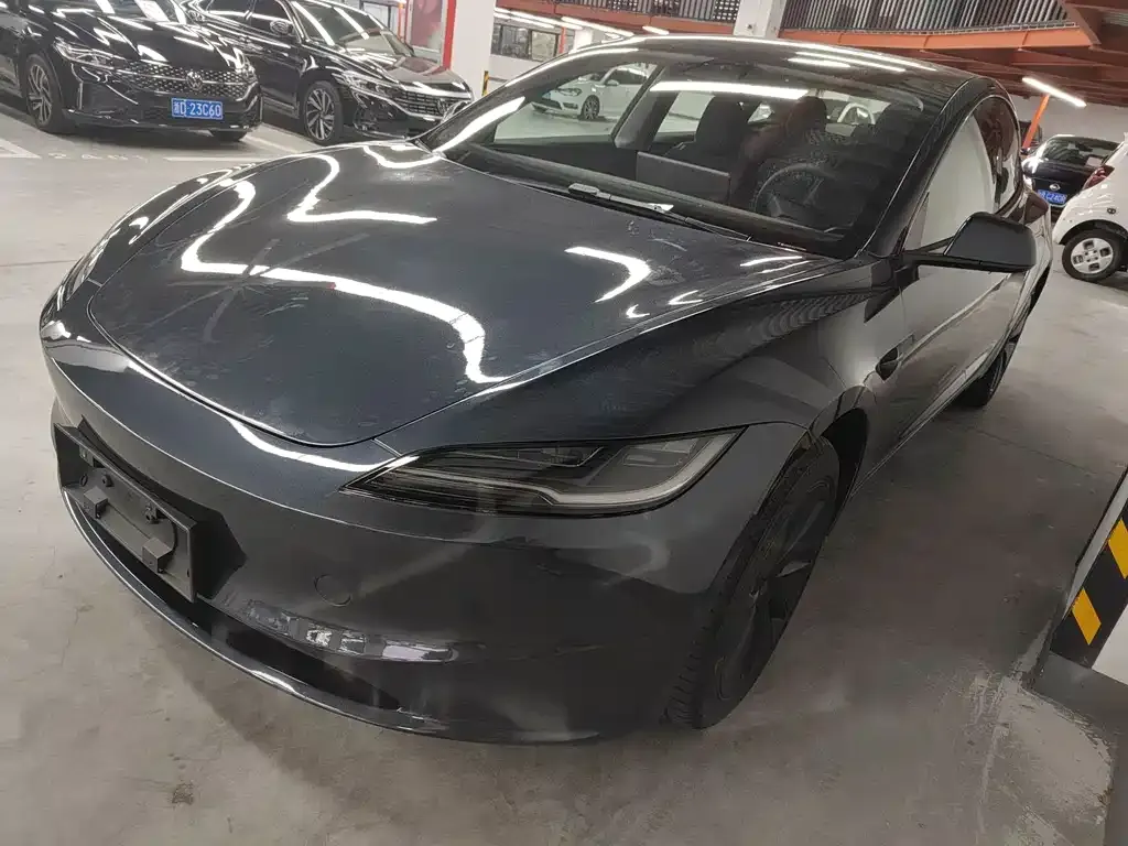 Tesla Model 3 — фото 1