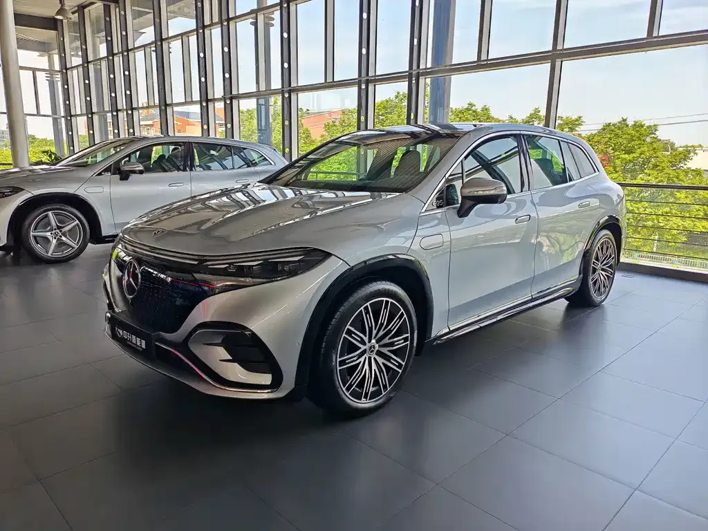 Mercedes-Benz EQS SUV — фото 1