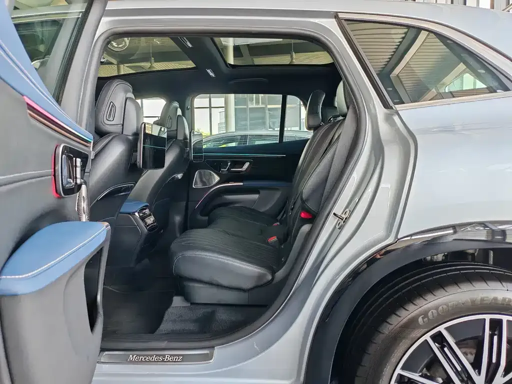 Mercedes-Benz EQS SUV — фото 8