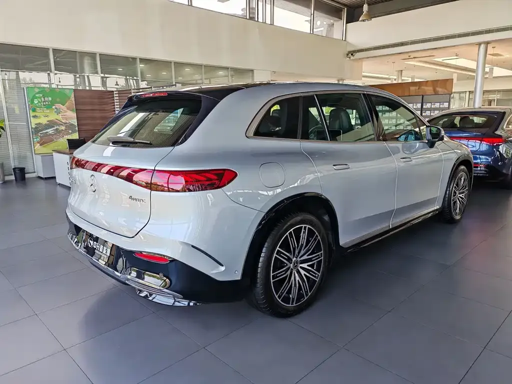 Mercedes-Benz EQS SUV — фото 3